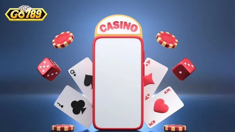 Điện thoại có biển Casino, bộ bài, xúc xắc và chip cùng logo GO789