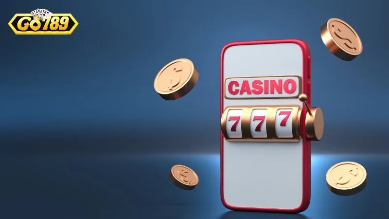 Điện thoại hiển thị máy quay slot 777 chữ Casino cùng logo GO789